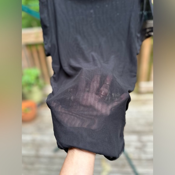 New with Tags Colton On Mesh Rouched side tee - Picture 2 of 9